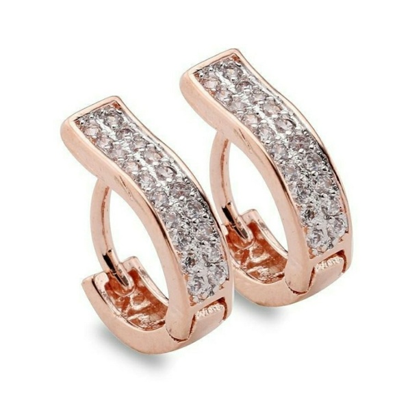 Jewelry - 🎀 Beautiful Rhinestone Hoop Earing